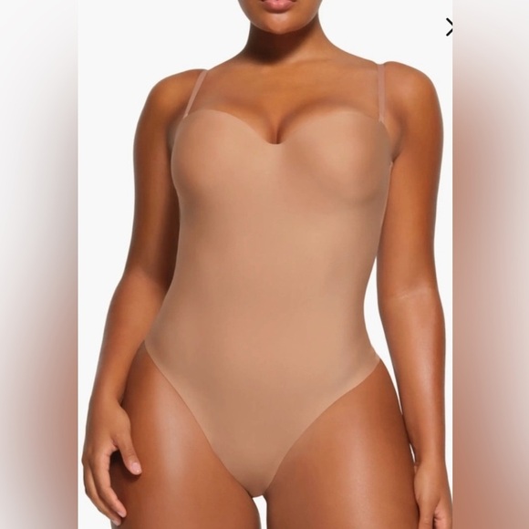 NWT Skims Body Molded Underwire Bodysuit Sz Small Sienna